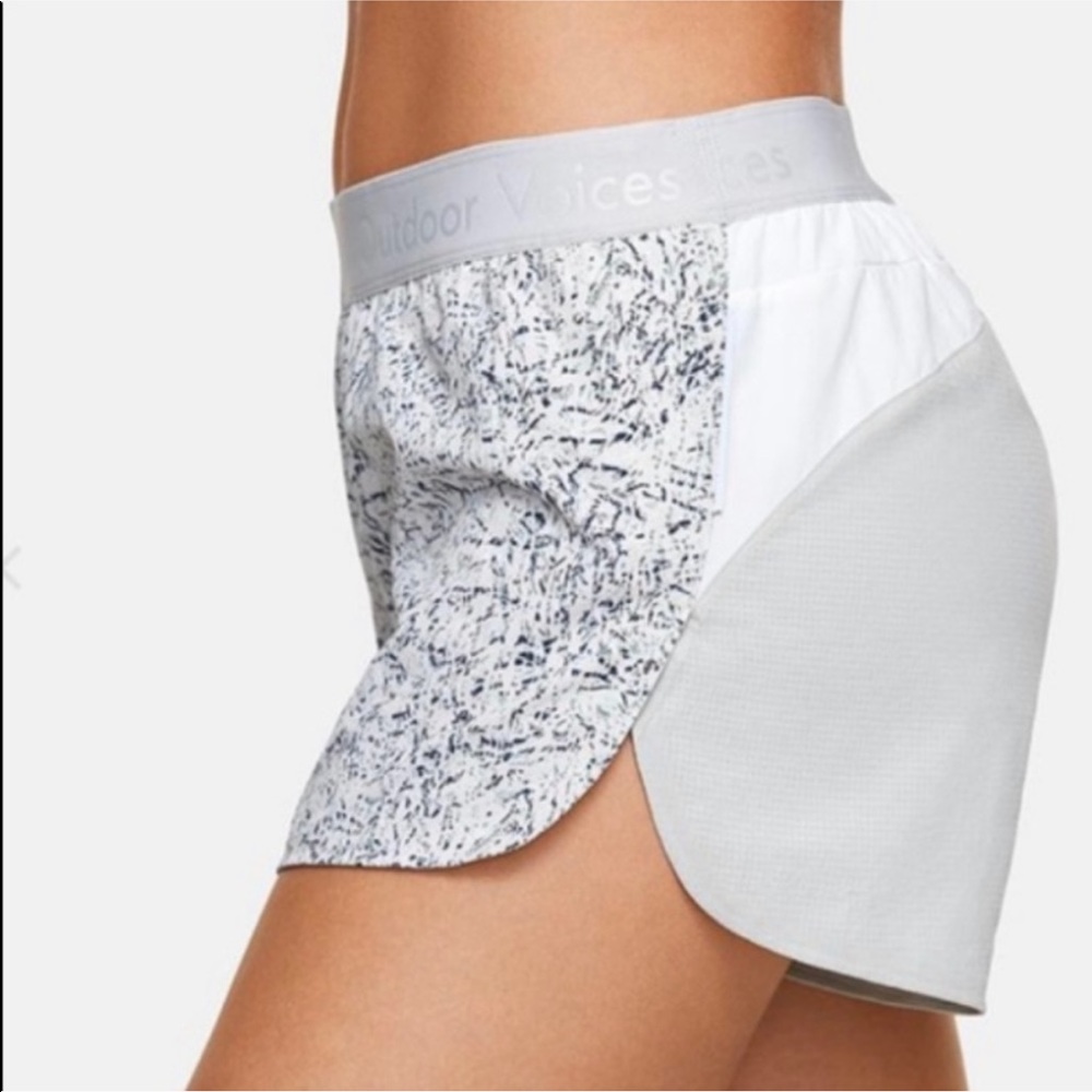 Outdoor Voices lightspeed run shorts in dove frost